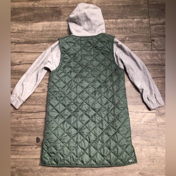 Kids Quilted Vest with Hooded Sleeves - Picture 5 of 7